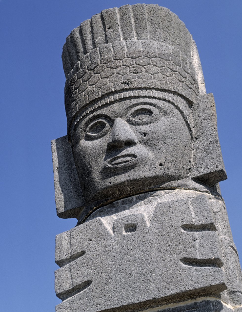 Close-up de uma figura &39;Atlante&39; na pirâmide de Tlahuizcalpantecuhtli de Toltec