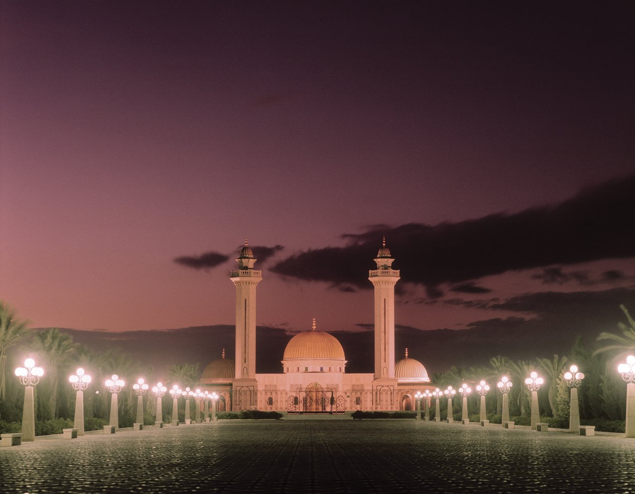 A Mesquita Bourguiba à noite de Tunisian School