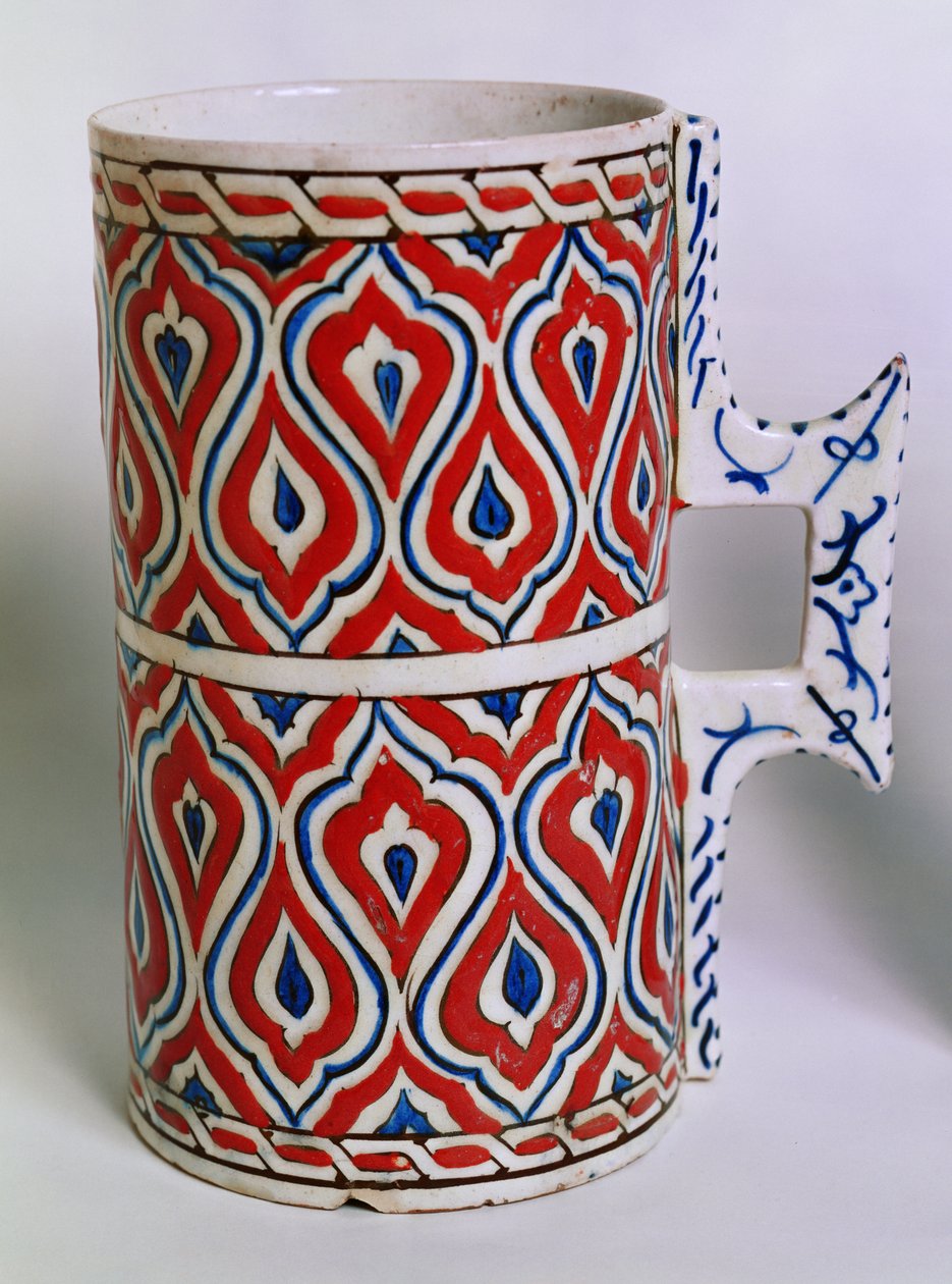 Tankard de Iznik, Turquia, final do século XVI (barro) de Turkish School