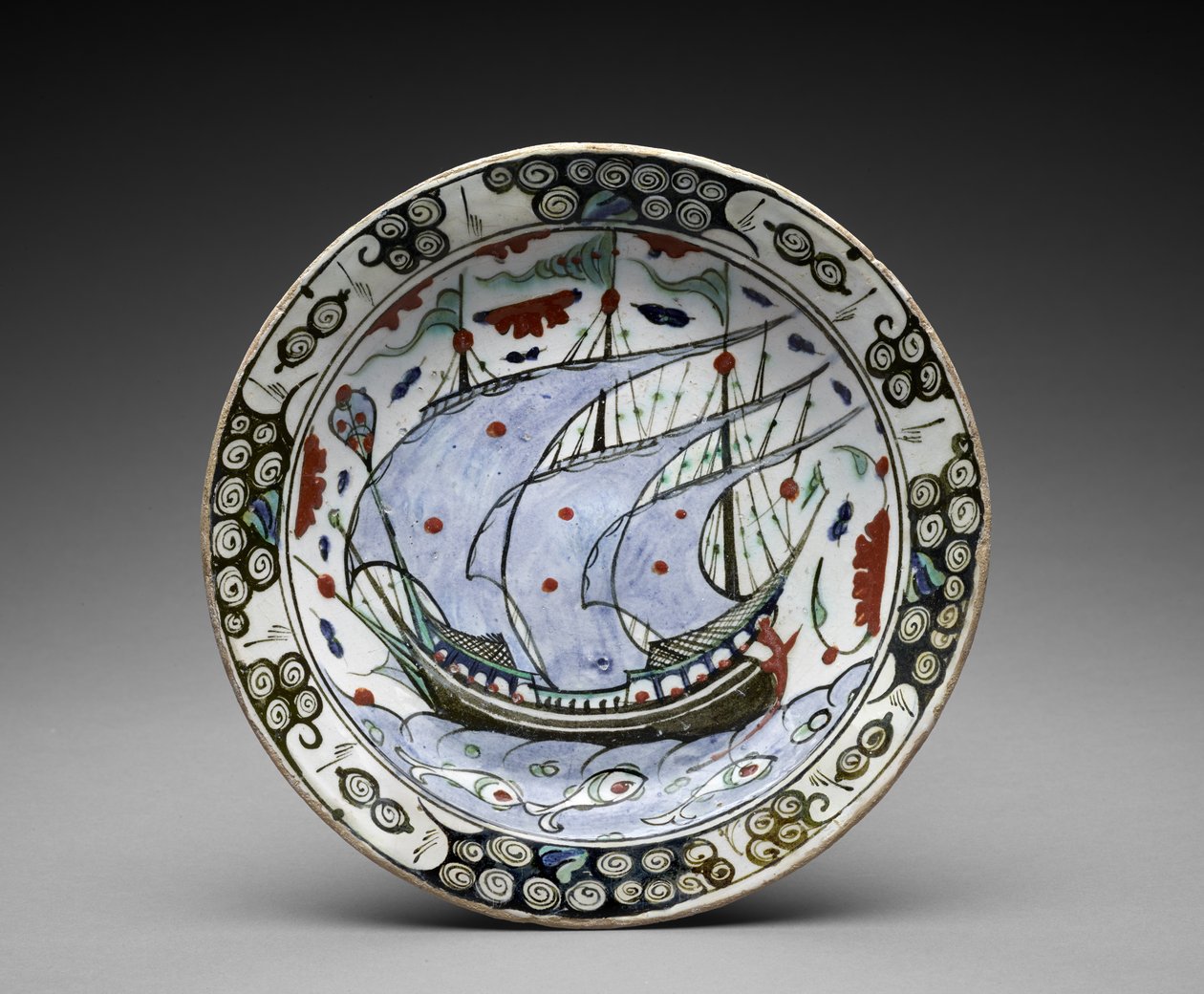Tigela: "A Galleon at Sea", primeira metade do século 17 (fritware pintado sob o vidrado) de Turkish School