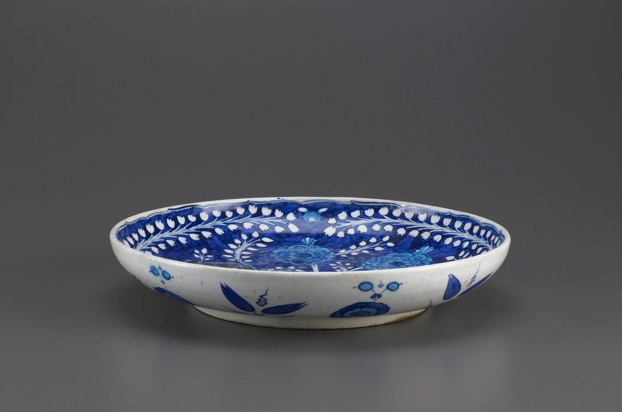 Prato, Iznik, dinastia otomana, 1530s, (ceramic) de Turkish School