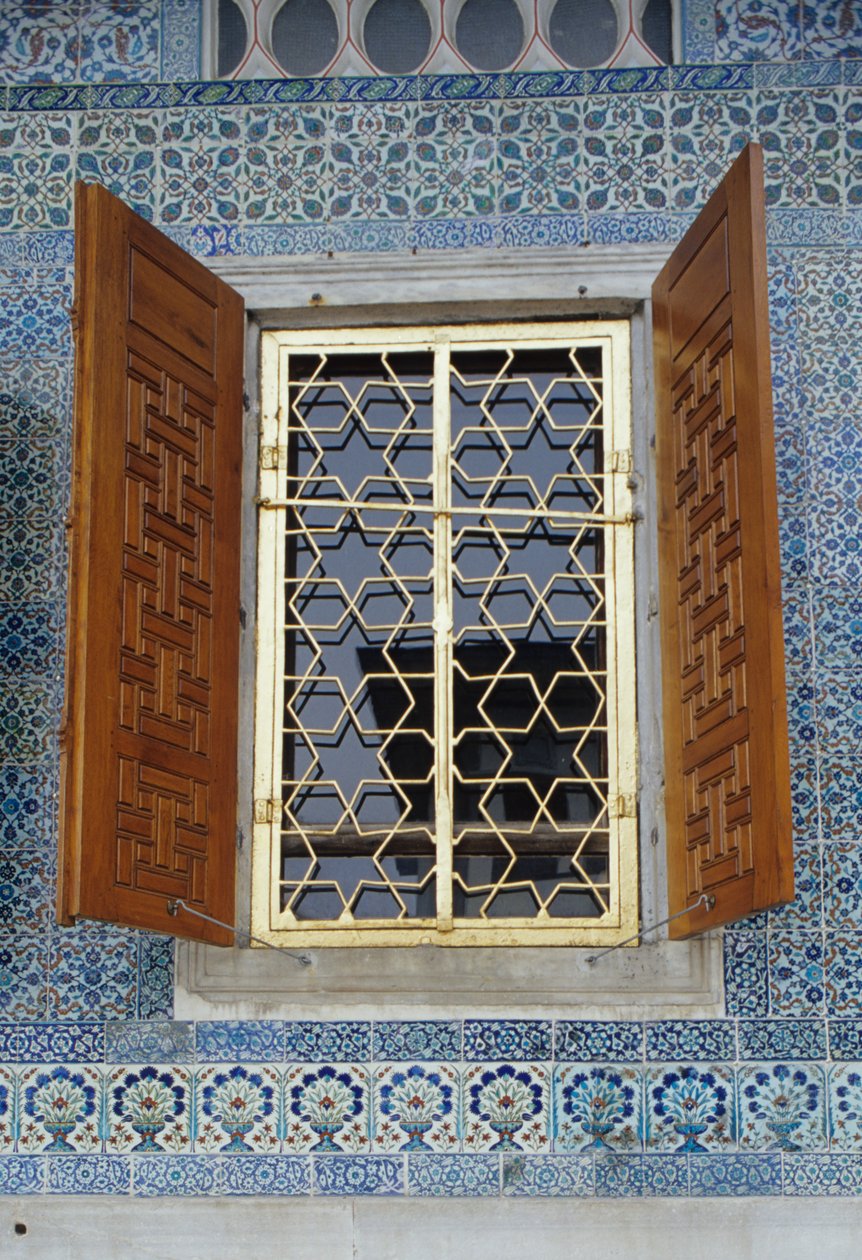 Trabalhos manuais no exterior da sala de circuncisão, construída em 1648 de Turkish School