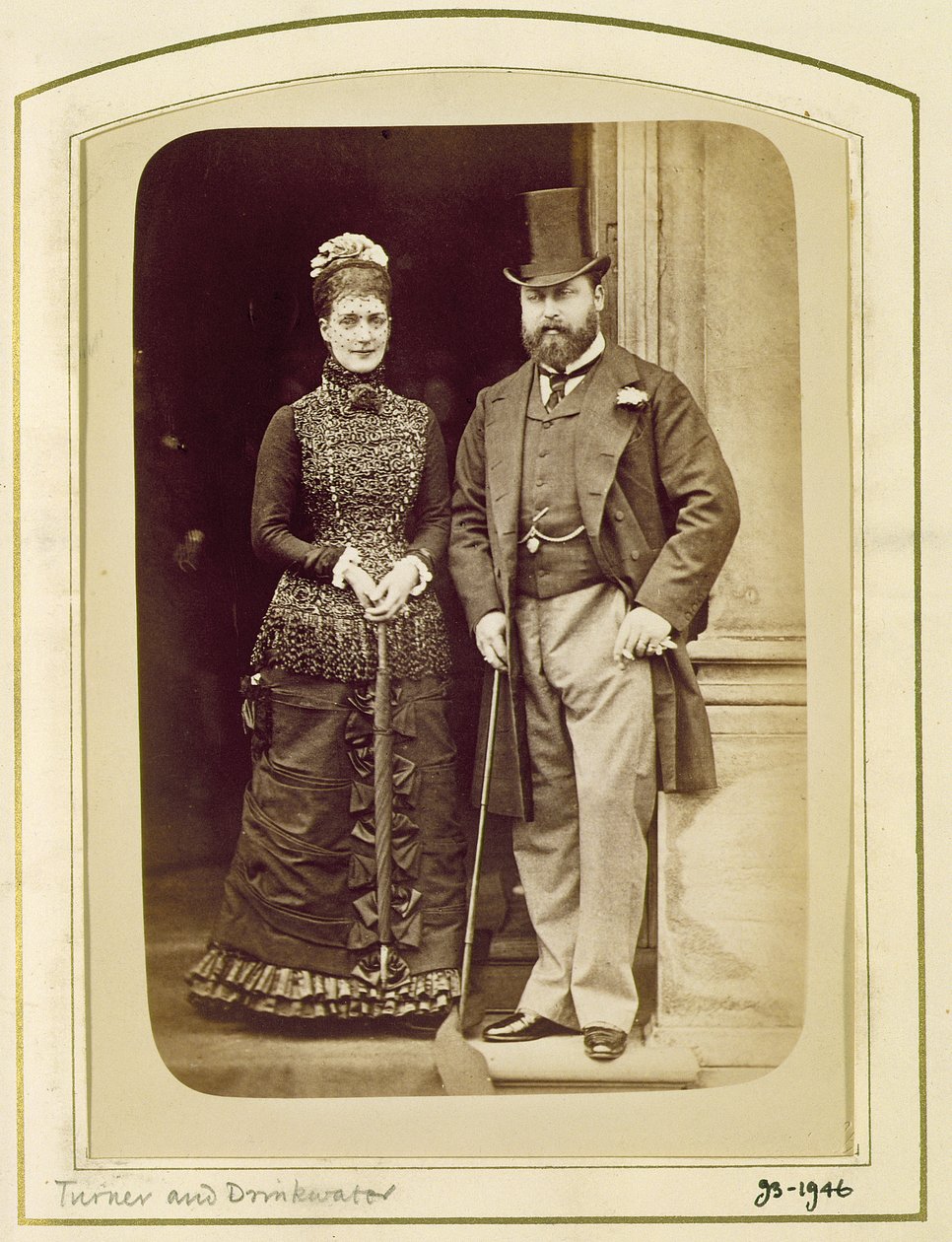Retrato do rei Eduardo VII (1841-1910) e sua esposa, a rainha Alexandra (1844-1925) (foto sépia) de Turner and Drinkwater