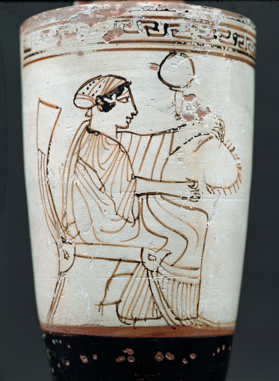 Lekythos de chão branco sótão que descreve uma mulher que entalha uma coroa de flores, c.475-420 BC (cerâmica) de Tymbos Painter
