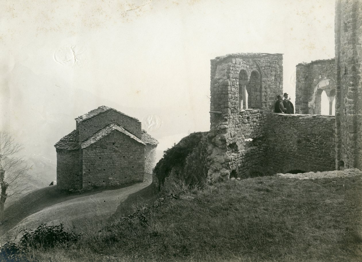 Abadia de San Pietro al Monte, Civate, Lombardia, Itália, fotografia de Ugo Monneret de Villard, cerca de 1910 de Ugo Monneret de Villard