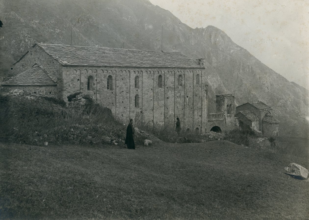 Abadia de San Pietro al Monte, Civate, Lombardia, Itália, fotografia de Ugo Monneret de Villard, cerca de 1910 de Ugo Monneret de Villard