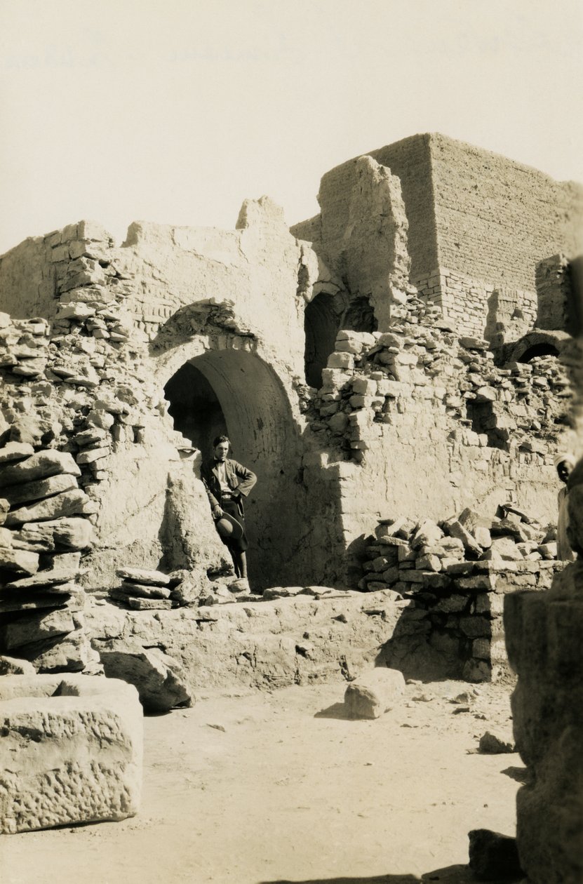 Interior da grande torre de menagem (qasr) do Mosteiro de São Simeão, Assuão, Egito, fotografia de Ugo Monneret de Villard de Ugo Monneret de Villard