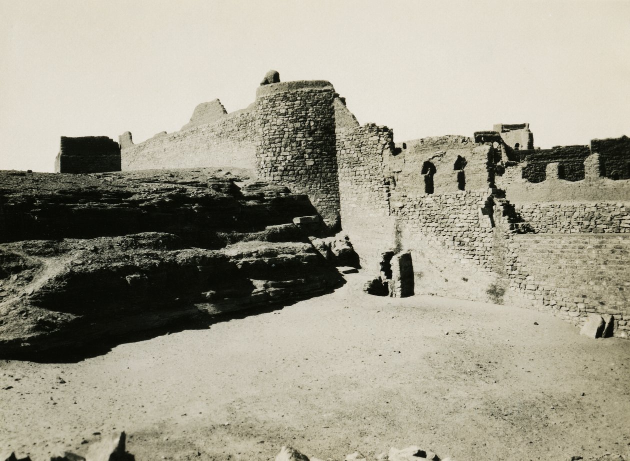 Mosteiro de São Simeão, visto de sudeste, Assuão, Egito, fotografia de Ugo Monneret de Villard de Ugo Monneret de Villard