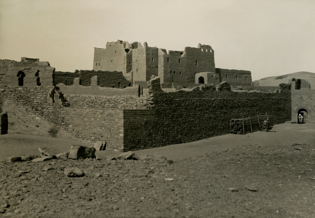 Mosteiro de São Simeão, visto de sudeste, Assuão, Egito, fotografia de Ugo Monneret de Villard de Ugo Monneret de Villard