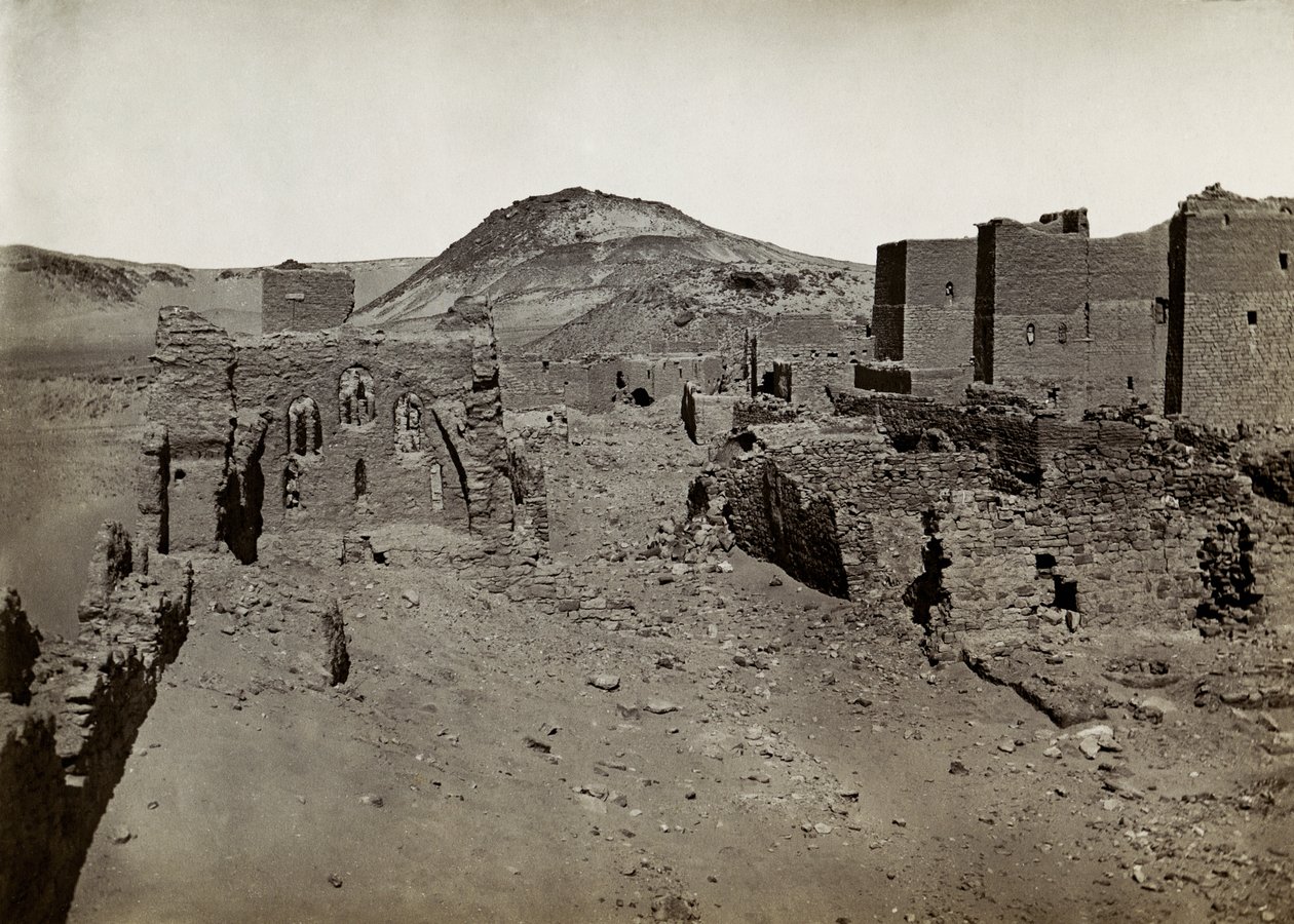 Mosteiro de São Simeão, visto da zona de terraços a sudoeste, Assuão, Egito, fotografia de Ugo Monneret de Villard de Ugo Monneret de Villard