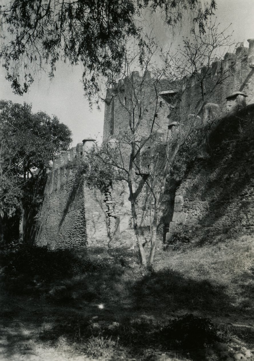 Parede exterior da Igreja de Nossa Senhora Maria de Sião, Axum, Etiópia, fotografia de Ugo Monneret de Villard de Ugo Monneret de Villard