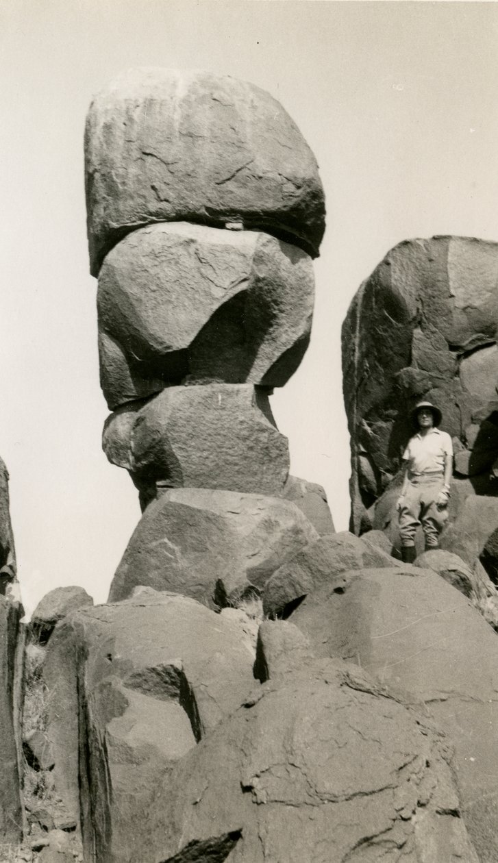 Rochas em Goz Regeb, Sudão, fotografia de Ugo Monneret de Villard, ca. 1925 de Ugo Monneret de Villard