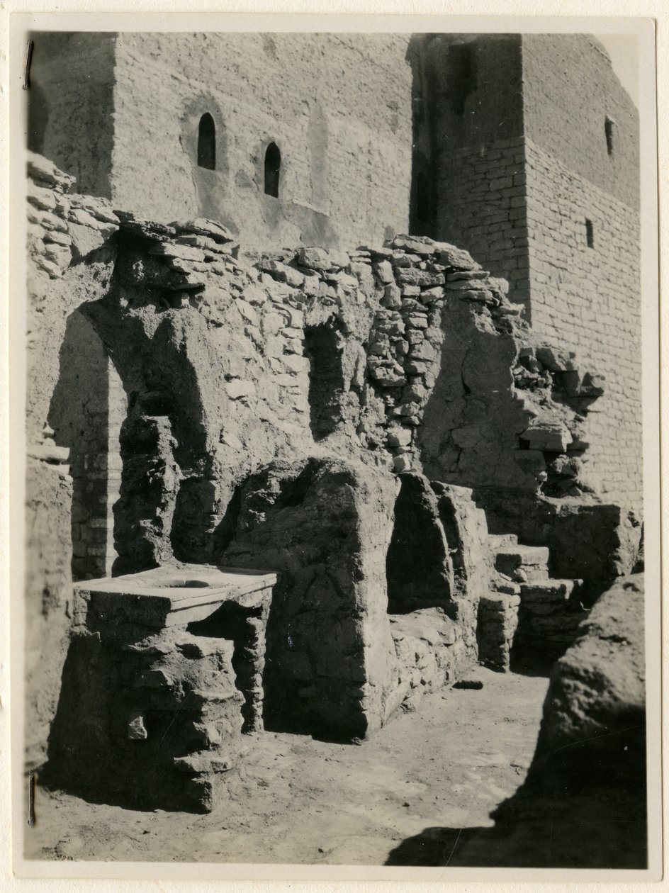 Ruínas da fábrica de sal, Mosteiro de São Simeão, Assuão, Egito, fotografia de Ugo Monneret de Villard de Ugo Monneret de Villard