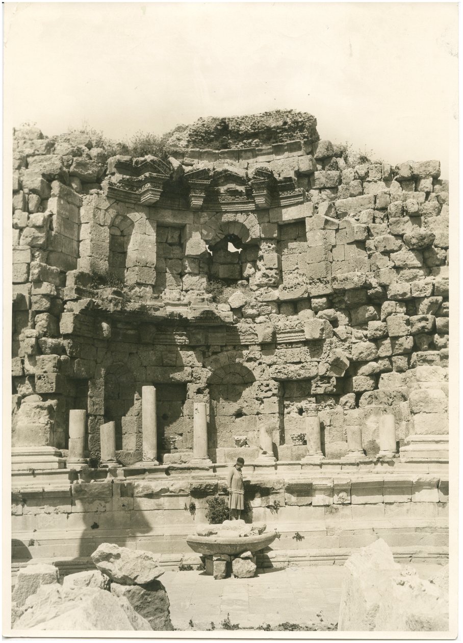 O ninfeu, cidade greco-romana de Gerasa (atual Jerash), fotografia de Ugo Monneret de Villard, cerca de 1930 de Ugo Monneret de Villard