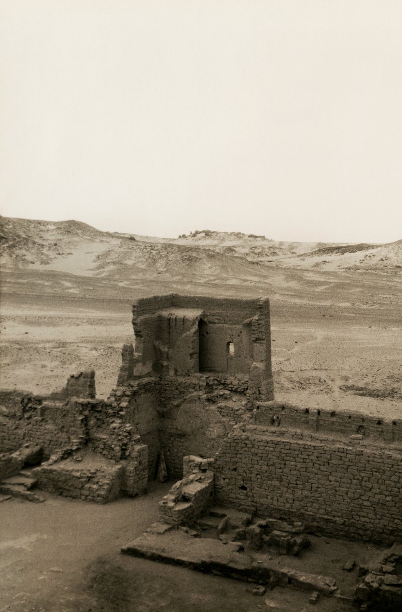 Torre ocidental do Mosteiro de São Simeão, Assuão, Egito, fotografia de Ugo Monneret de Villard de Ugo Monneret de Villard