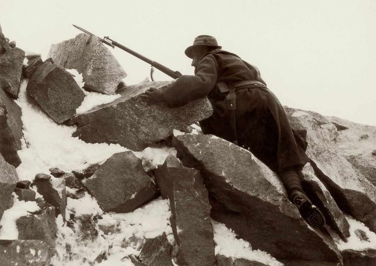 Sentry duty em Adamello durante a Primeira Guerra Mundial (foto p/b) de Ugo Ojetti