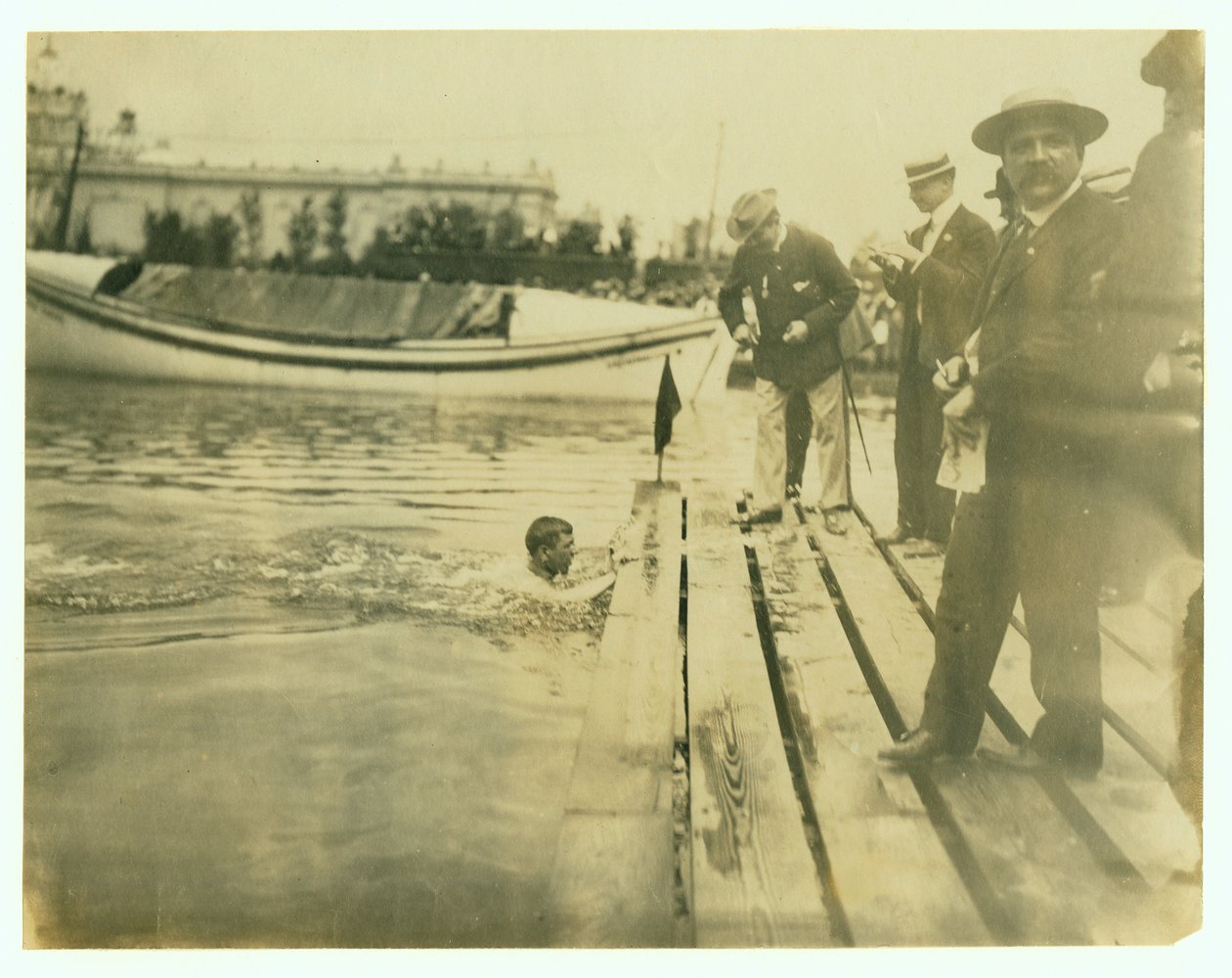 E. Rausche da Alemanha vencendo o One Mile Swimming Championship, 1904 Jogos Olímpicos de Unbekannt Unbekannt