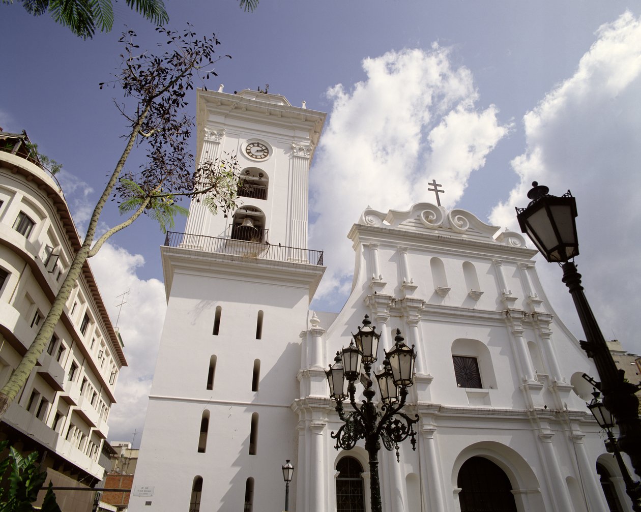 Fachada da Catedral, executada em 1711-13 de Unbekannt Unbekannt