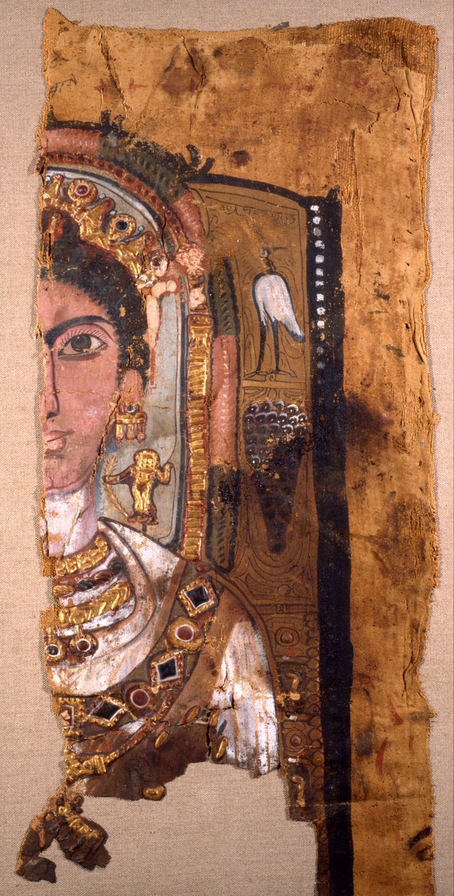Saia fragmentária que caracteriza um retrato de uma mulher com joia ornamentado. Tais mortalhas foram embrulhadas ... de Unbekannt Unbekannt