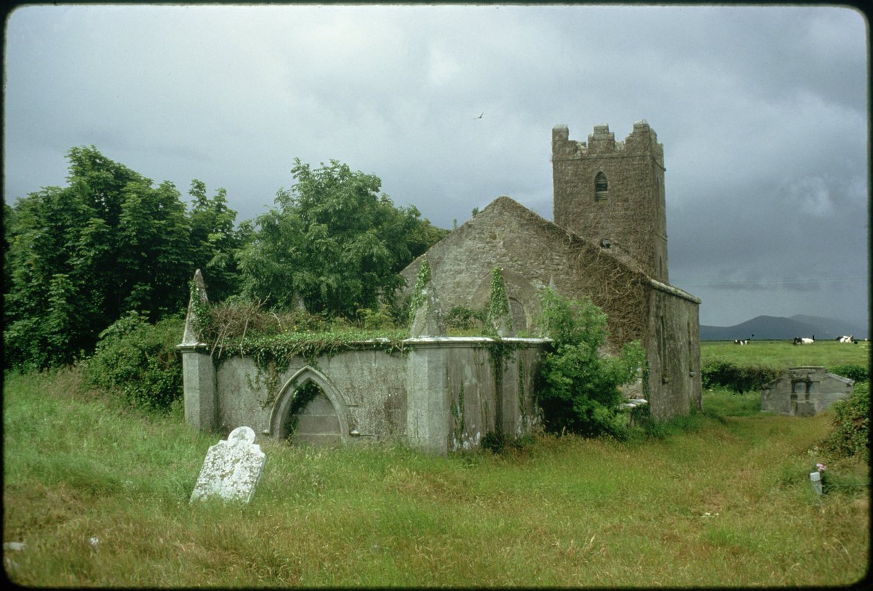 Igreja medieval e adro (foto) de Unbekannt Unbekannt
