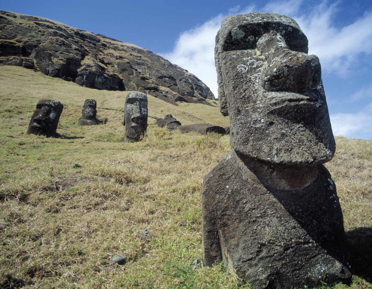 Estátuas monolíticas na pedreira de Rano Raraku, c.1000-1600 de Unbekannt Unbekannt