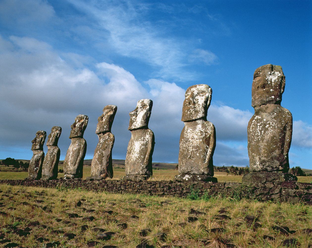 Estátuas monolíticas em Ahu Akivi, c.1000-1600 (foto) de Unbekannt Unbekannt