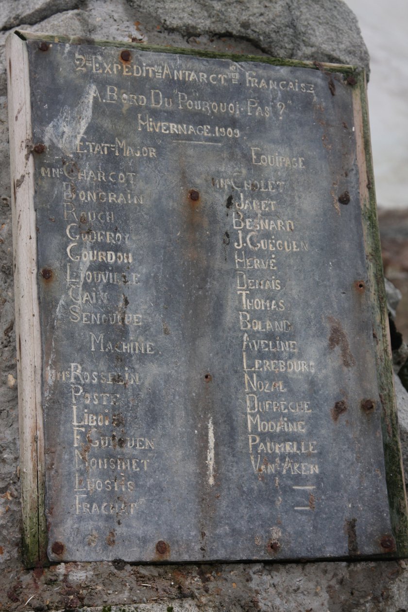 Placa no cume da ilha de Petermann, Antartica (foto colorida) de Unbekannt Unbekannt