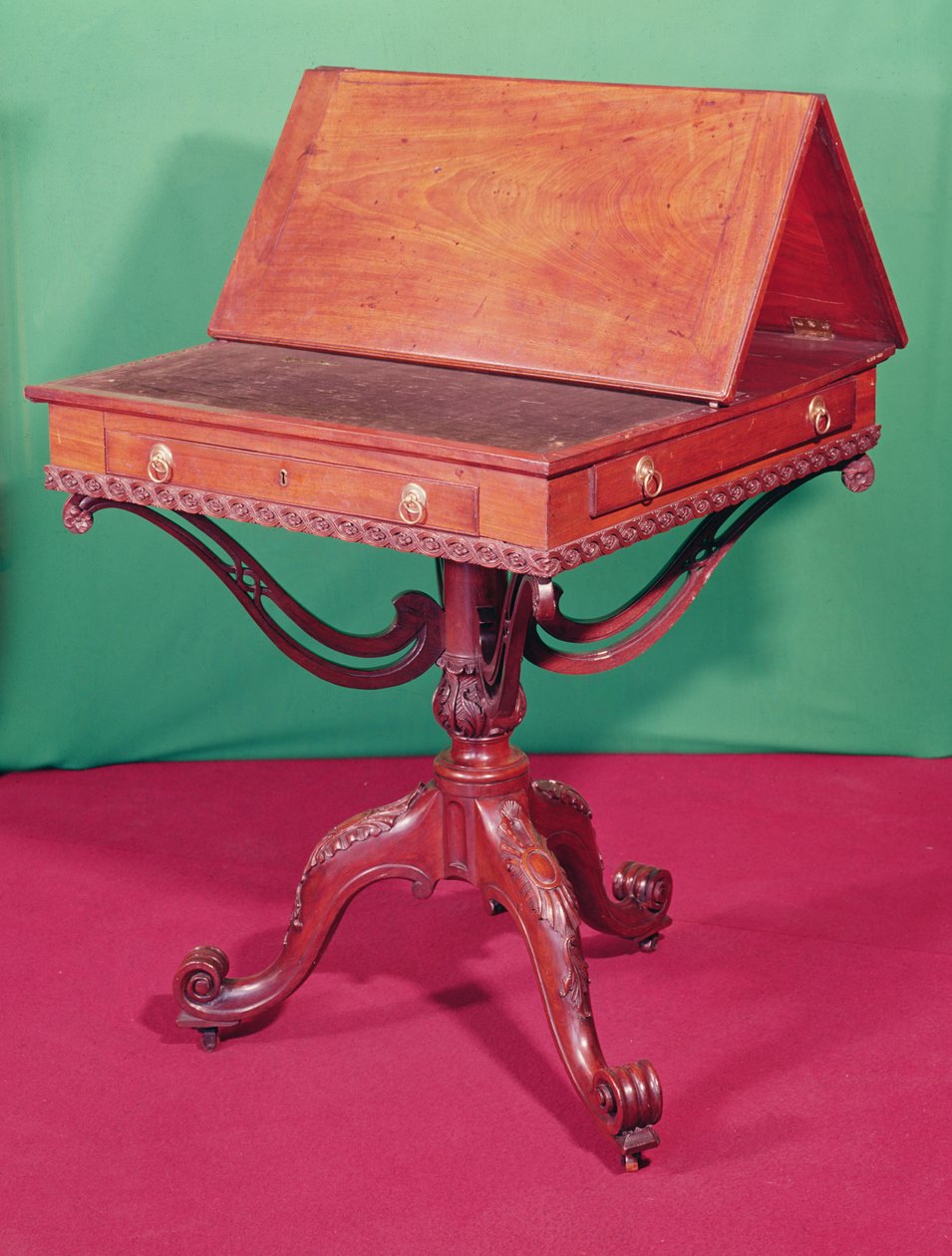 Mesa de leitura, mogno esculpido, 1770 de Unbekannt Unbekannt