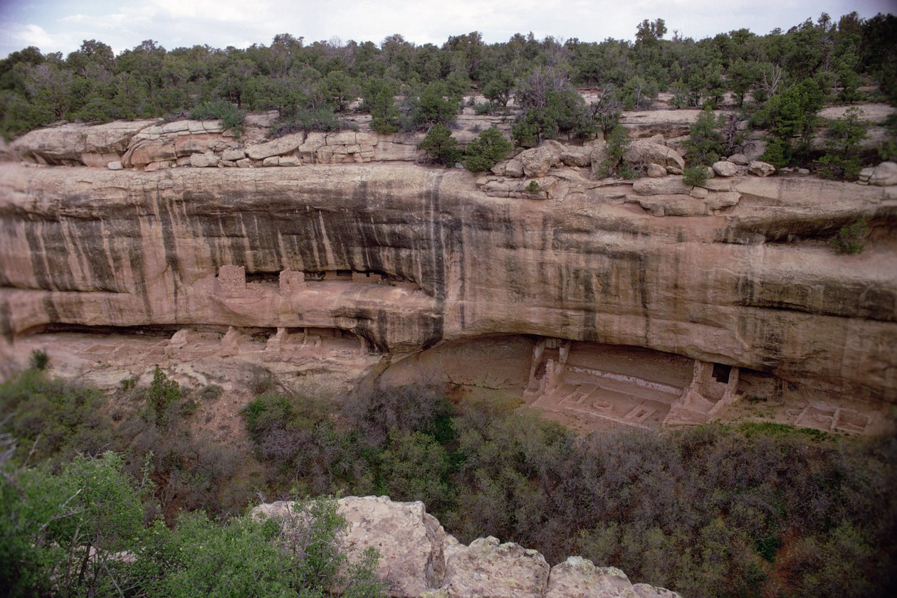 Restos de moradias em penhascos indígenas Pueblo, construídas do século XI a XIV (ver 229602 e 229607 para detalhes) de Unbekannt Unbekannt