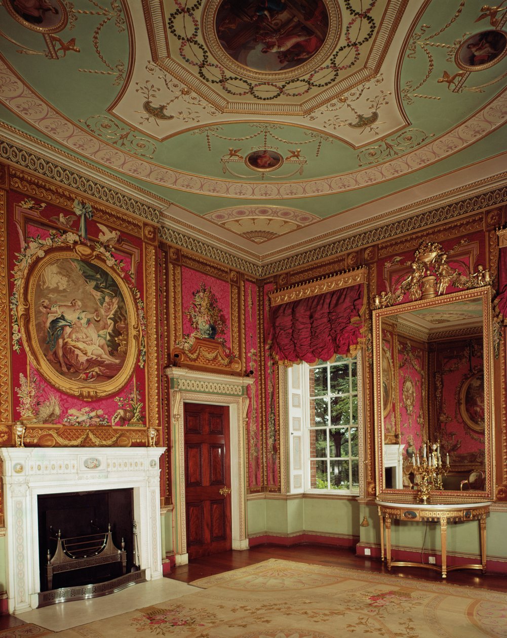 Mesa lateral, vidro do cais e lareira de Adam na sala da tapeçaria no Osterley Park, foto c.1763 de Unbekannt Unbekannt