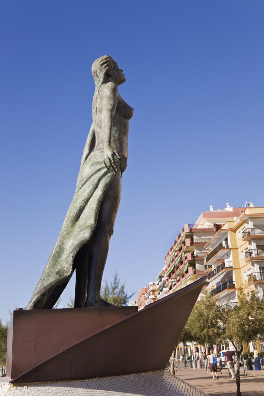 O passeio com escultura de Luis Reyes de Unbekannt Unbekannt