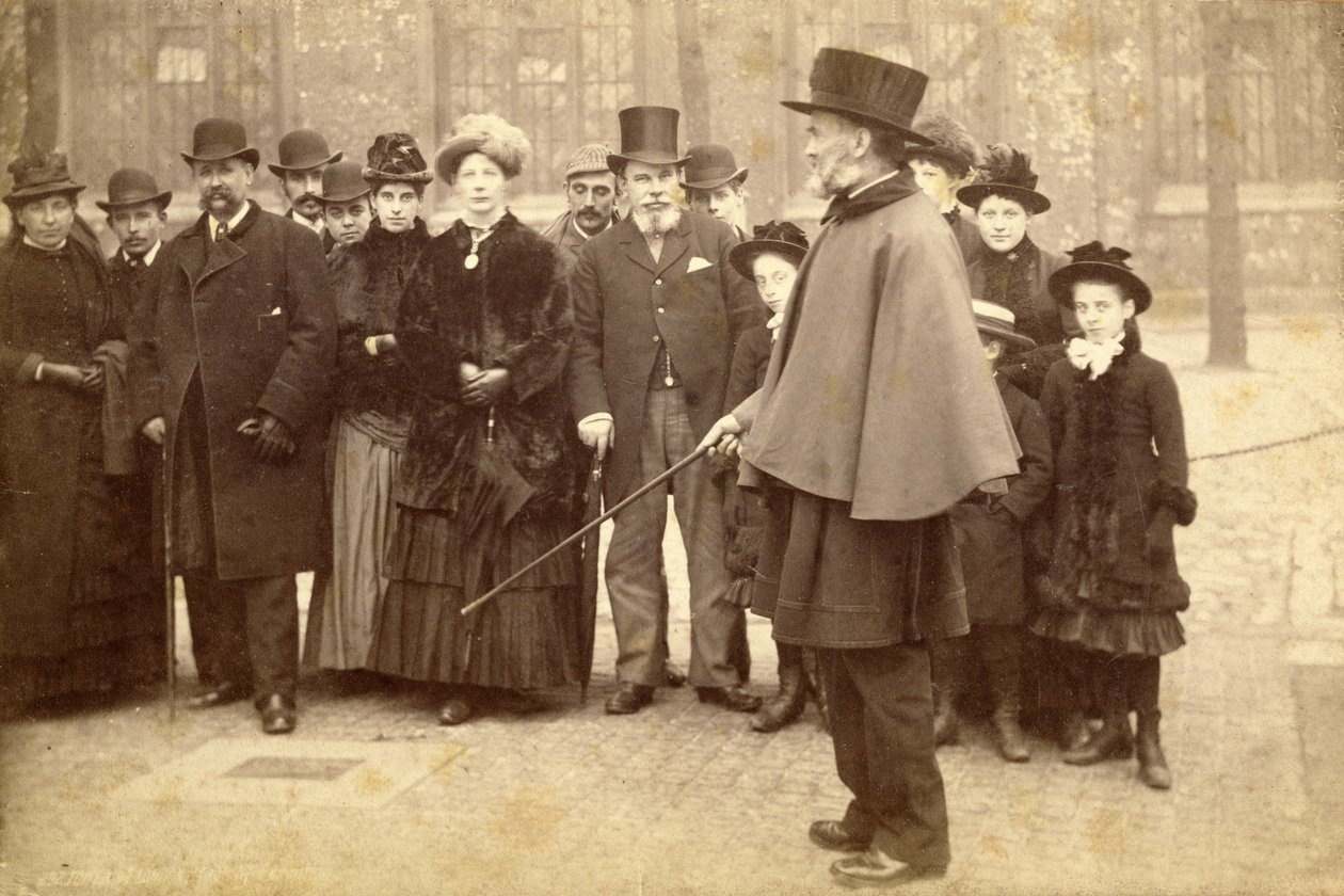 Turistas que visitam a Torre de Londres, c.1880 de Unbekannt Unbekannt