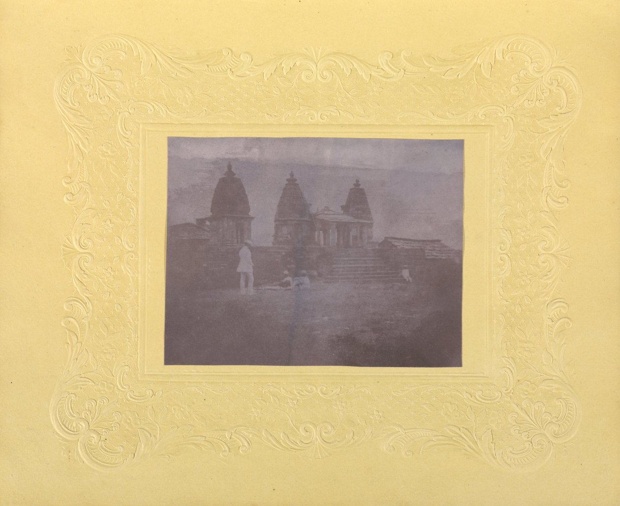 Criador desconhecido, britânico, ativo na Índia por volta de 1843 - (Men Before Three Temples, India) de Unbekannt Unbekannt