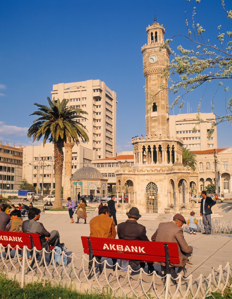 Vista da Praça Konak mostrando a Torre do Relógio de Unbekannt Unbekannt