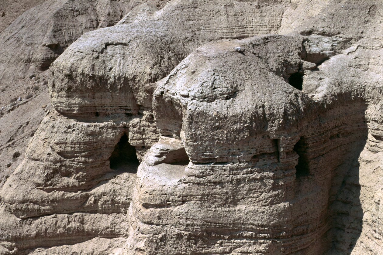 Vista das Cavernas de Qumran, onde os Manuscritos do Mar Morto foram descobertos em 1947 de Unbekannt Unbekannt