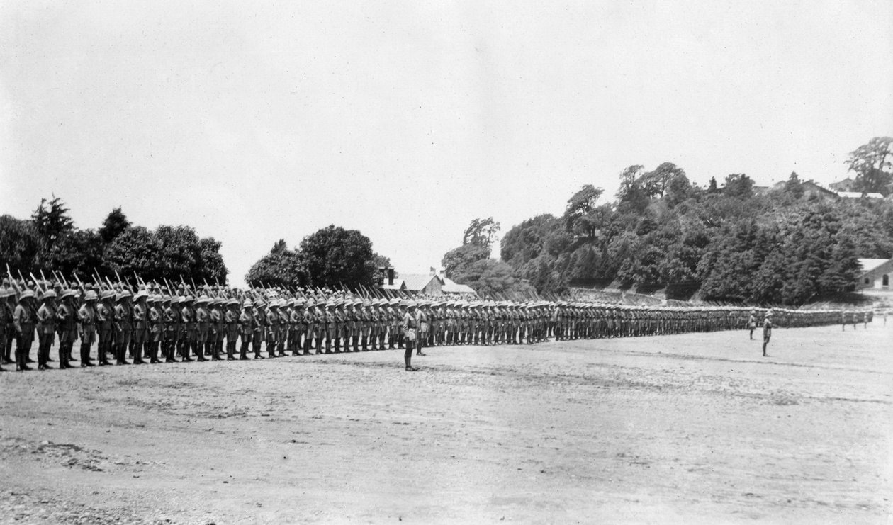 Regimento do 5º Batalhão East Surrey em desfile, Chakrata, 1917 de Unbekannt