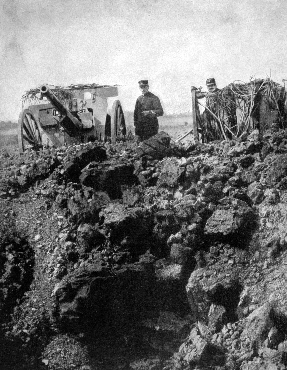 Uma bateria francesa do 75o tem uma fuga estreita, Primeira Guerra Mundial, 1915 de Unbekannt
