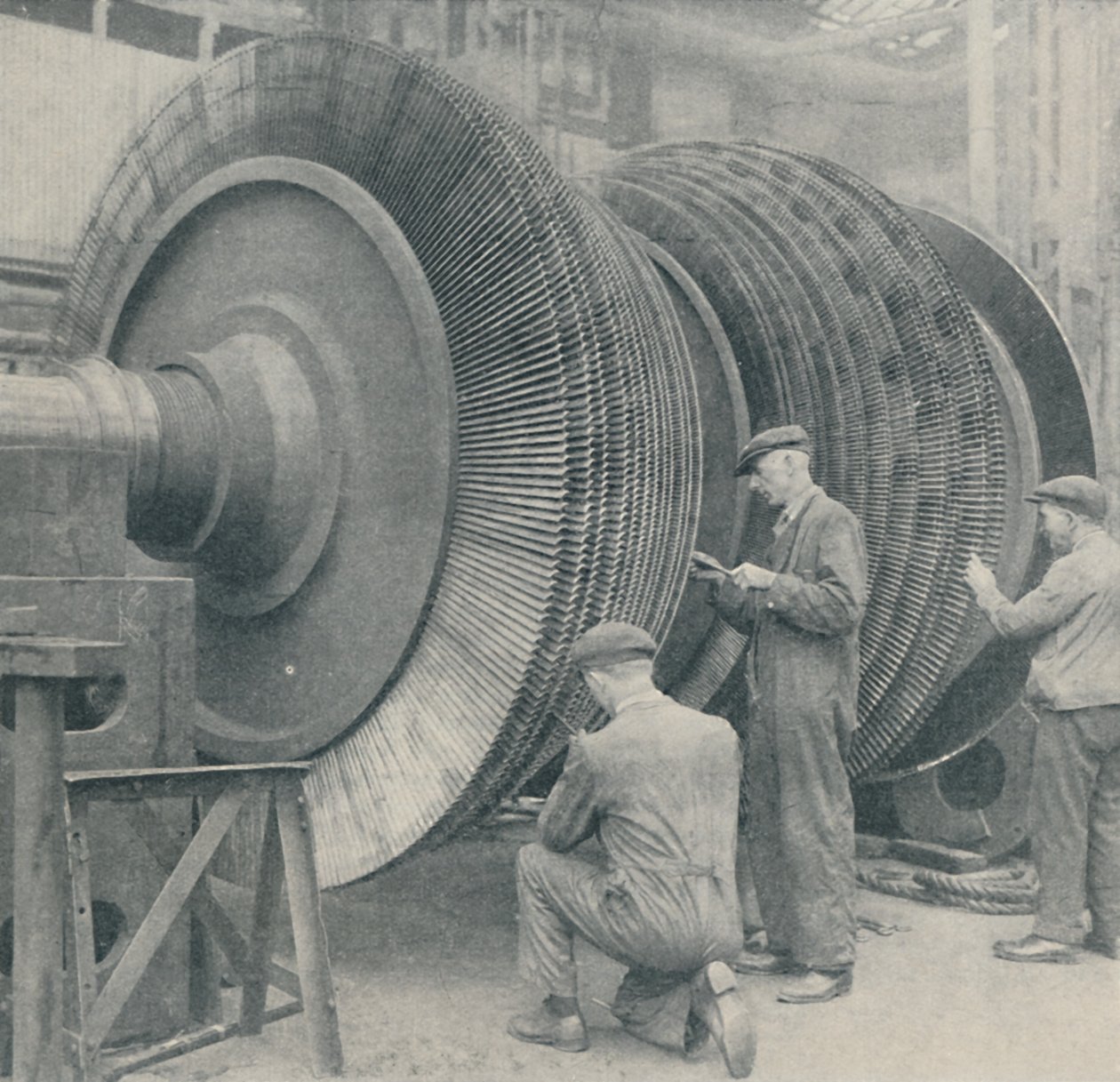 Um rotor de várias pás para uma das turbinas de baixa pressão Queen Marys, 1937 de Unbekannt