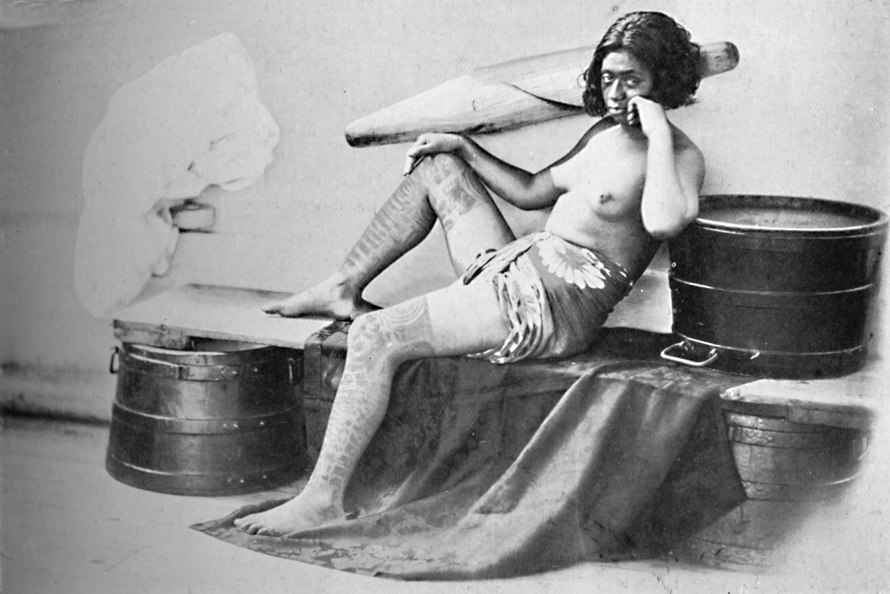 Uma mulher marquesa com a parte inferior das pernas totalmente tatuada, 1902 de Unbekannt