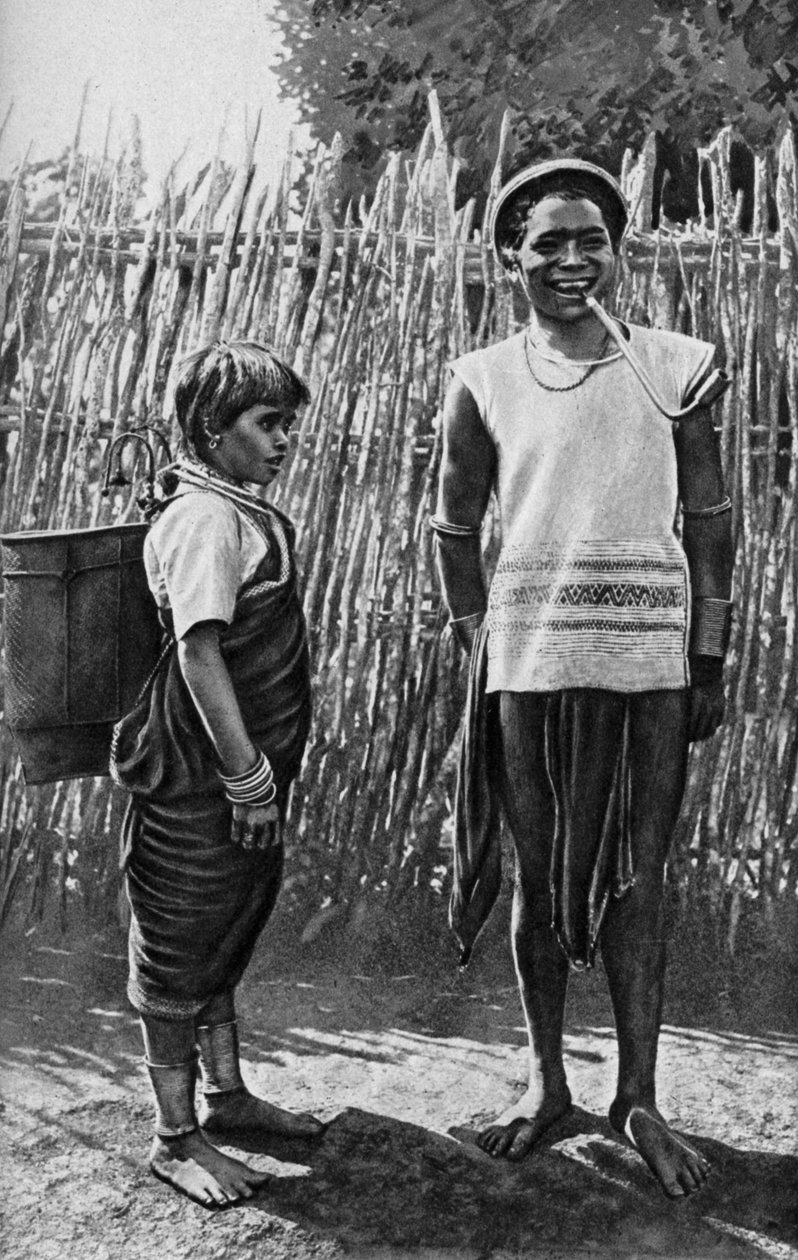Um casal Moi dentro da paliçada da vila, África, 1922 de Unbekannt
