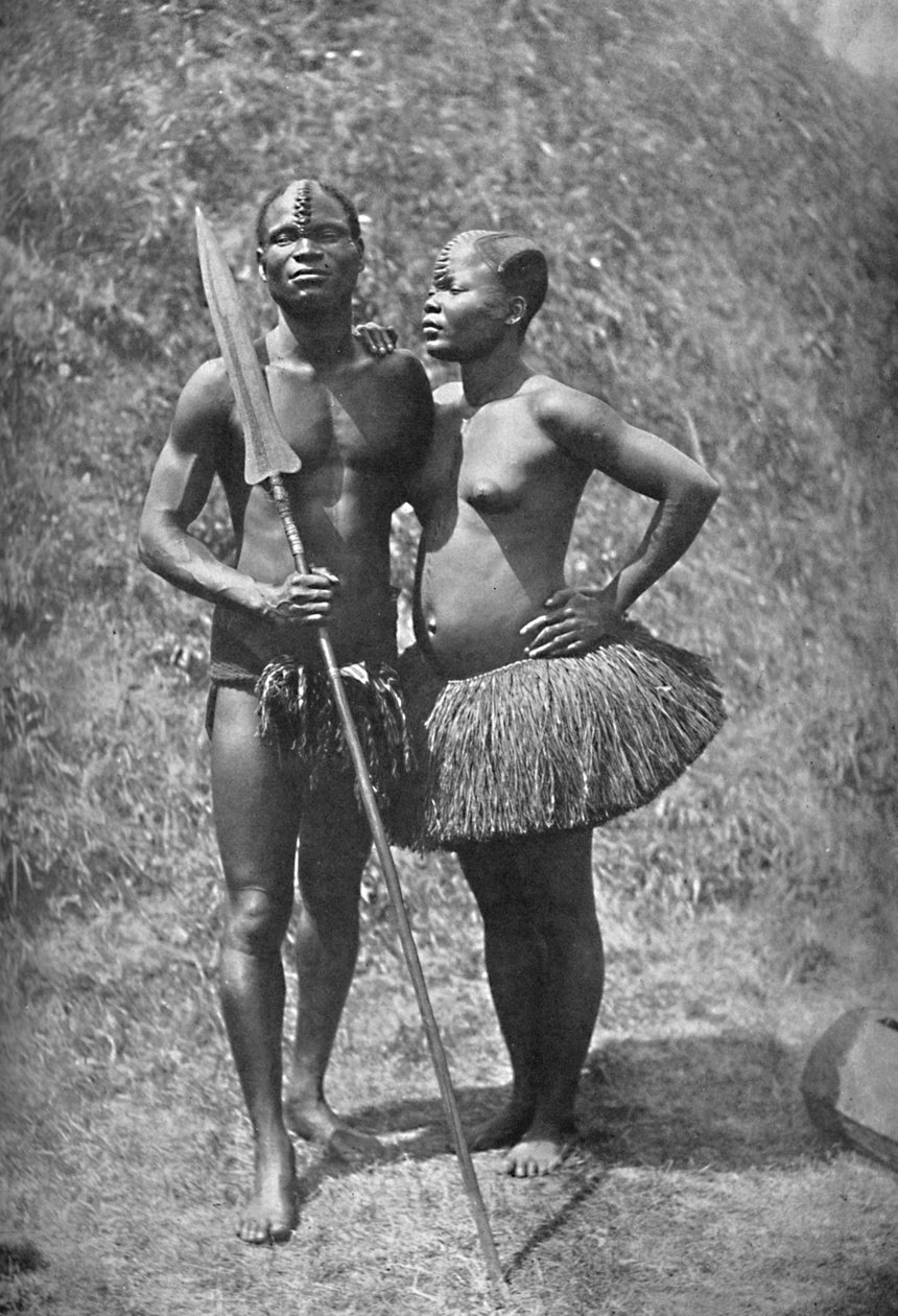 Um guerreiro Mulolo Congo e sua esposa das regiões centrais do Congo, 1902 de Unbekannt