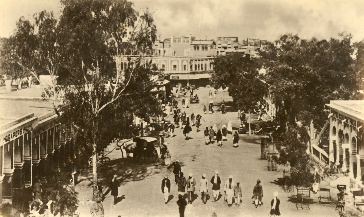 Uma parte do Sadar Bazar, Rawalpindi - tirada do Massy Gate, c1918-c1939. de Unbekannt