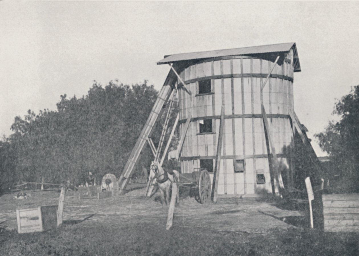 Um silo, perto de Mildura, Victoria, 1923. de Unbekannt