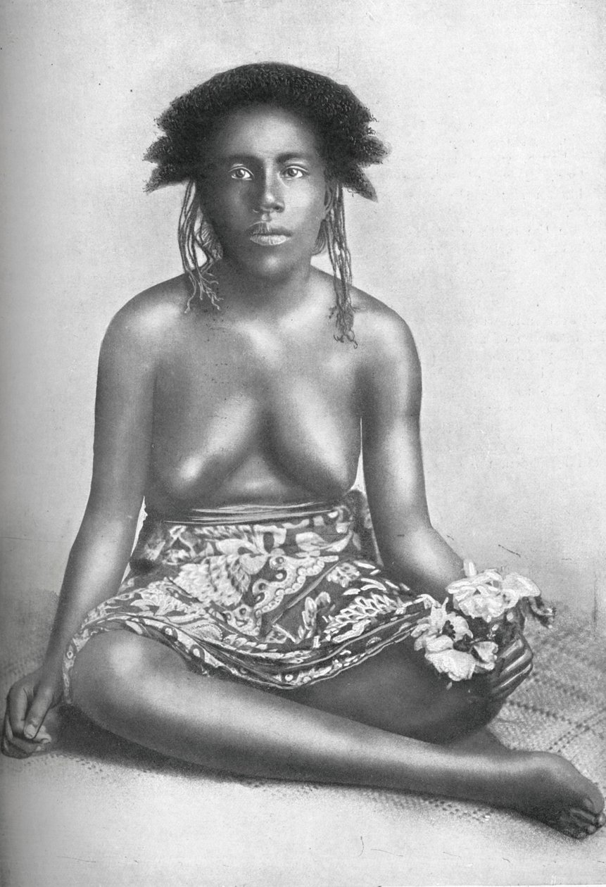 Uma mulher da Ilha Salomão em traje nativo, 1902 de Unbekannt