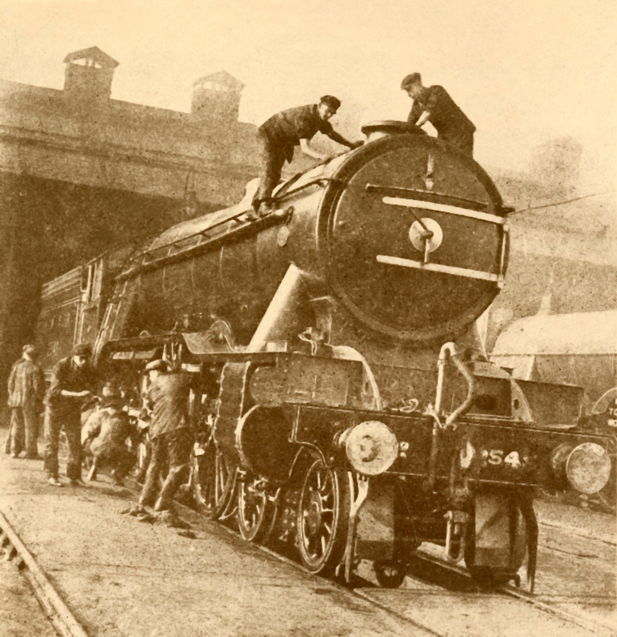 Uma lavagem e escovagem para o Flying Scotsman., C1930. de Unbekannt