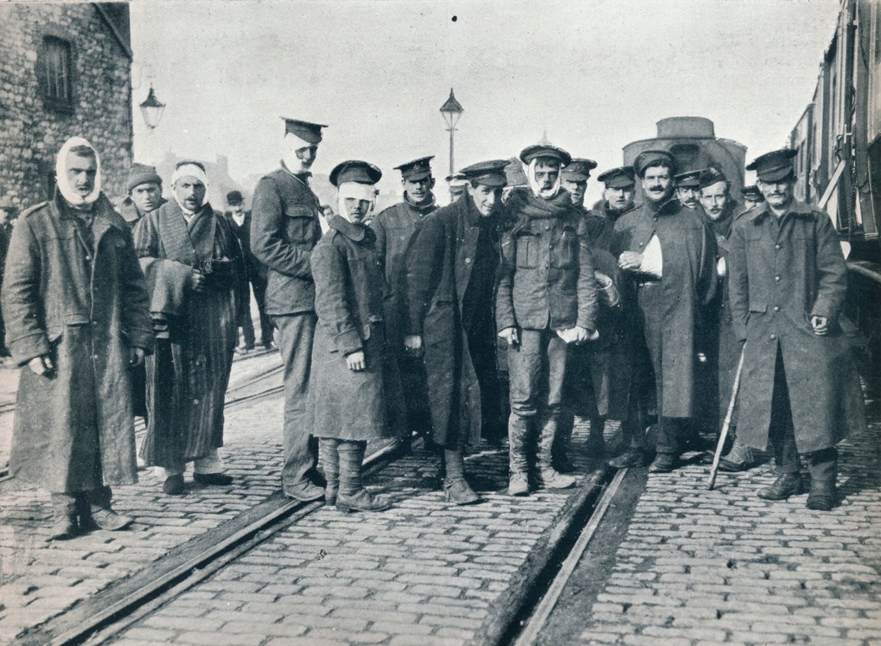 Um lote de Neuve Chapelle ferido em uma estação ferroviária francesa, 1915 de Unbekannt