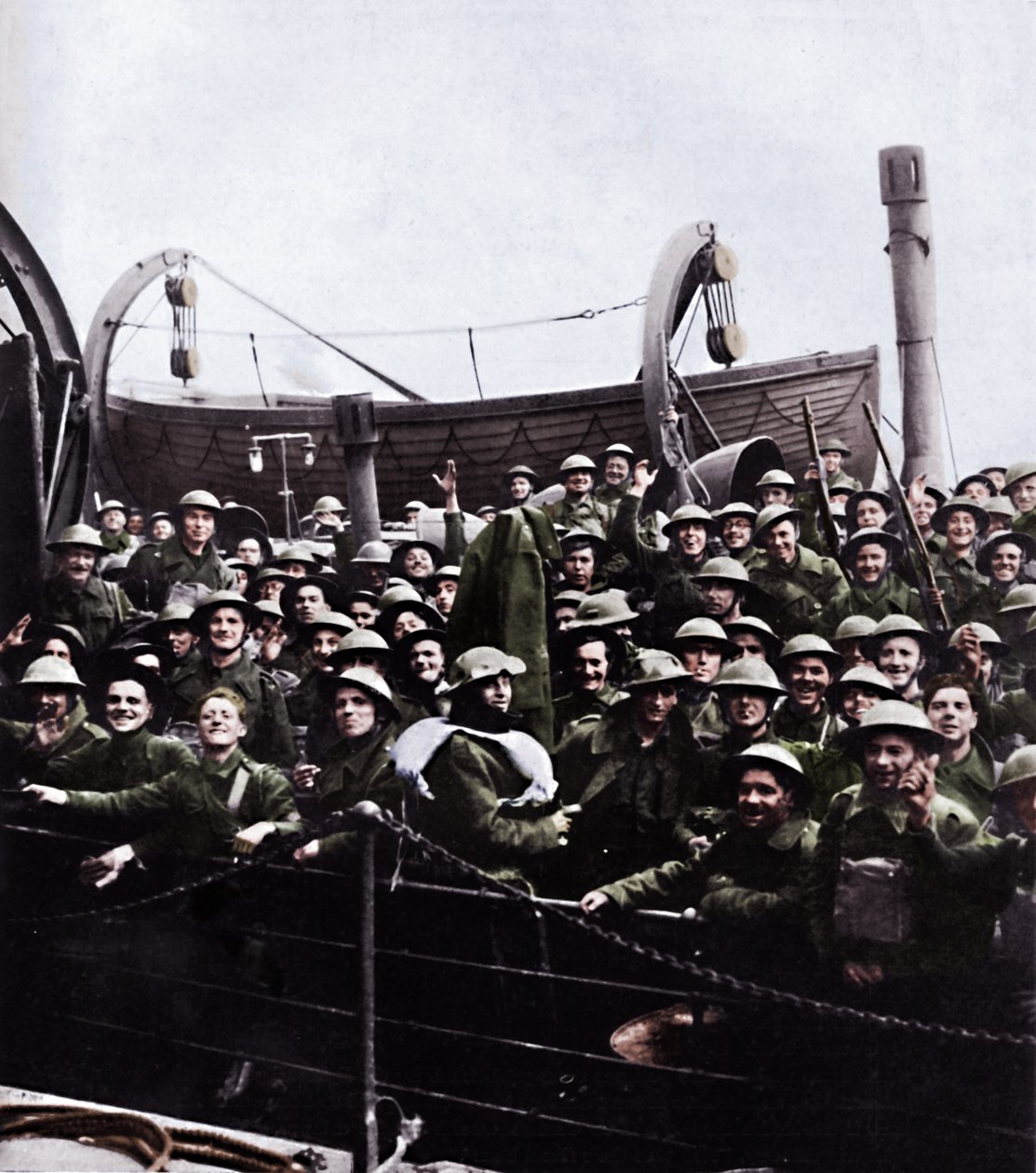 Um barco de soldados resgatados de Dunquerque, 1940, 1945 de Unbekannt