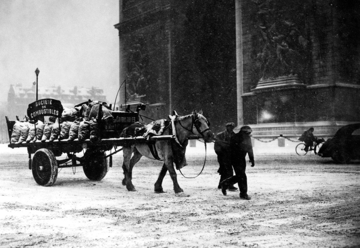 Uma carga de carvão escasso, ocupada Paris, janeiro de 1941 de Unbekannt