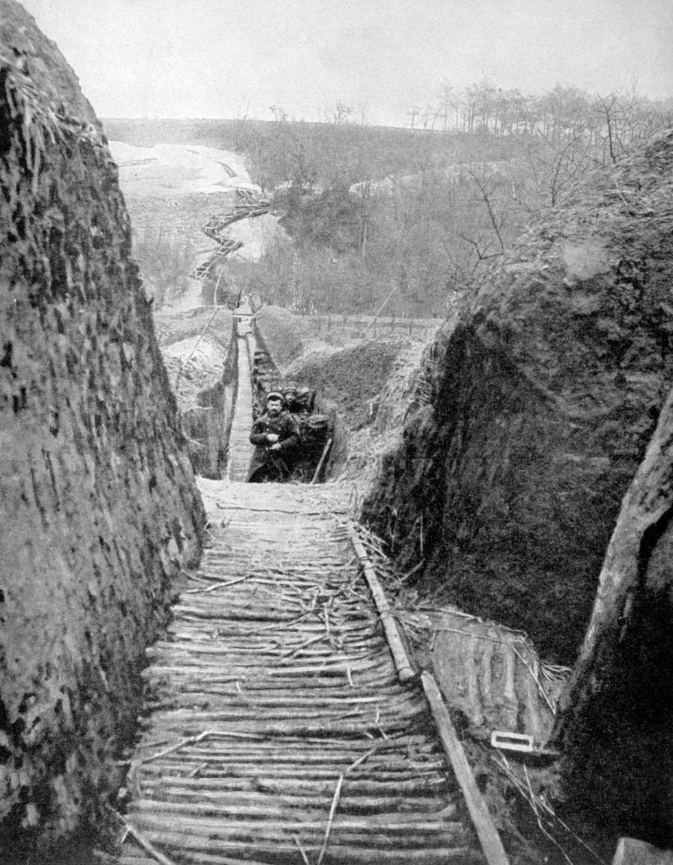 Uma trincheira de comunicação e caminho para a frente, França, Primeira Guerra Mundial, 1915 de Unbekannt
