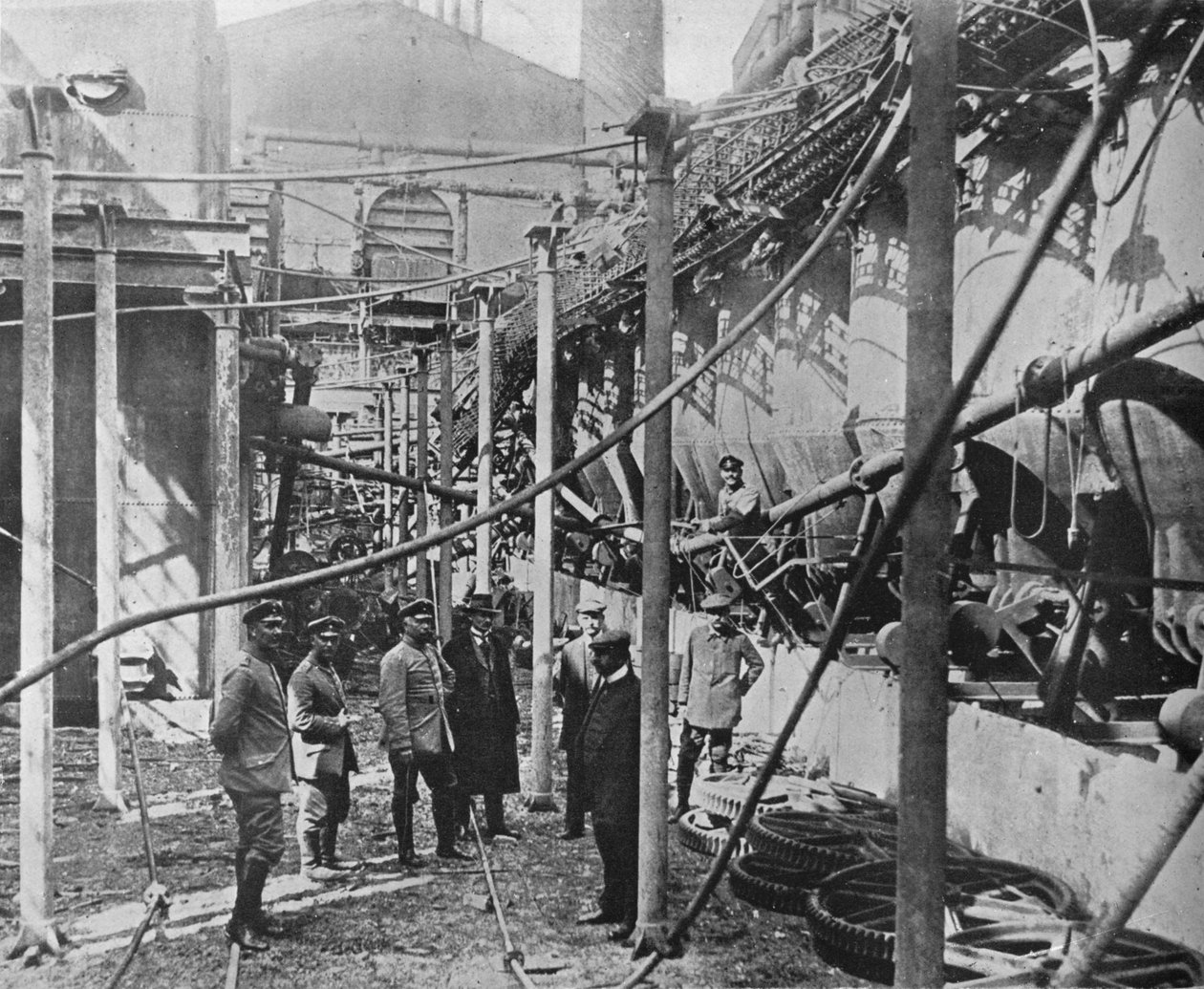 Uma fábrica destruída pelos russos para impedir que isso fosse útil aos alemães, 1915 de Unbekannt